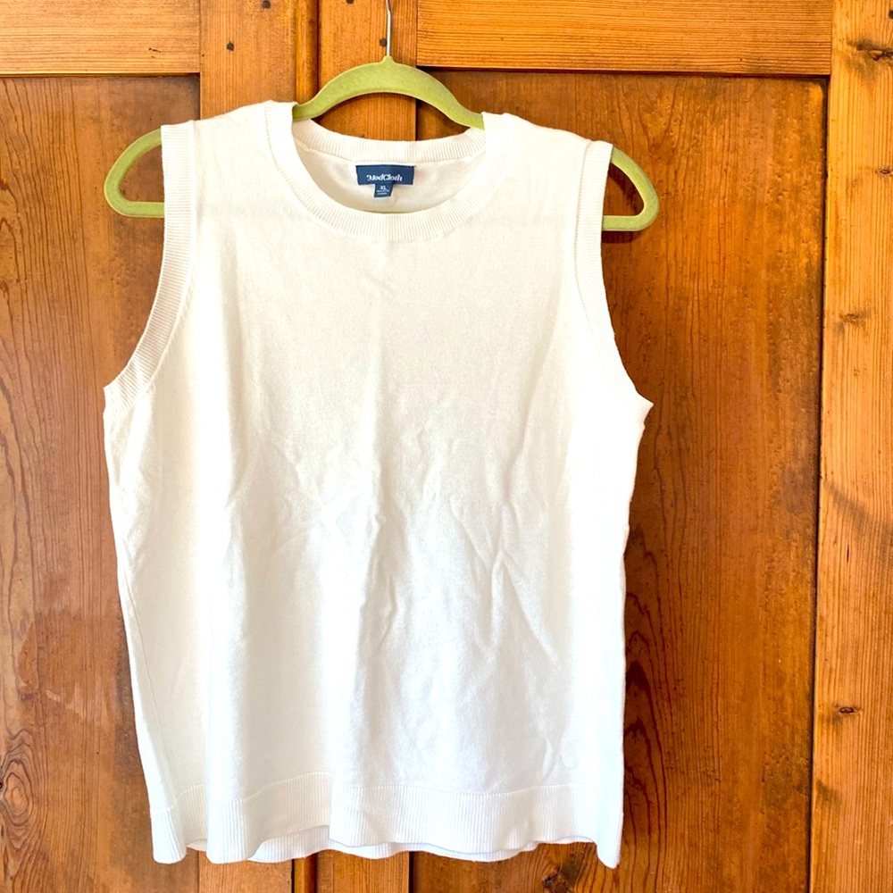 Sleeveless lightweight women’s sweater. Cream. Great condition.